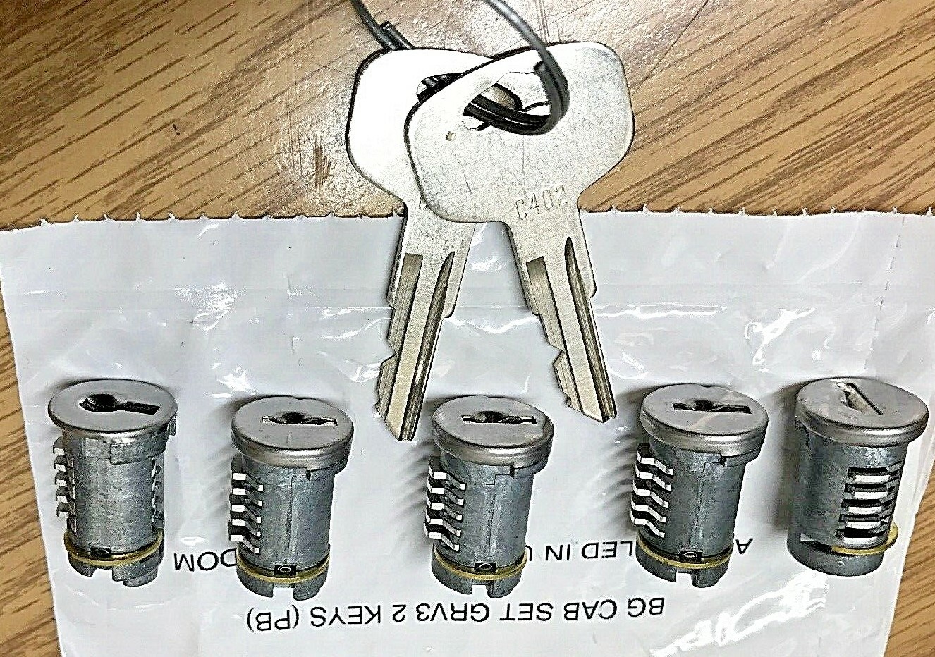 NEW SET of PETERBILT KEYED ALIKE IGNITION BAGGAGE & DOOR LOCKS LOCKSET w/ 2 KEYS