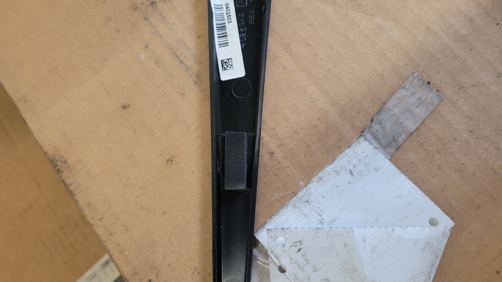 6402503, 613720152-PDC GENUINE VOLVO OEM RH LOWER ARM COVER NOS NO HDWE
