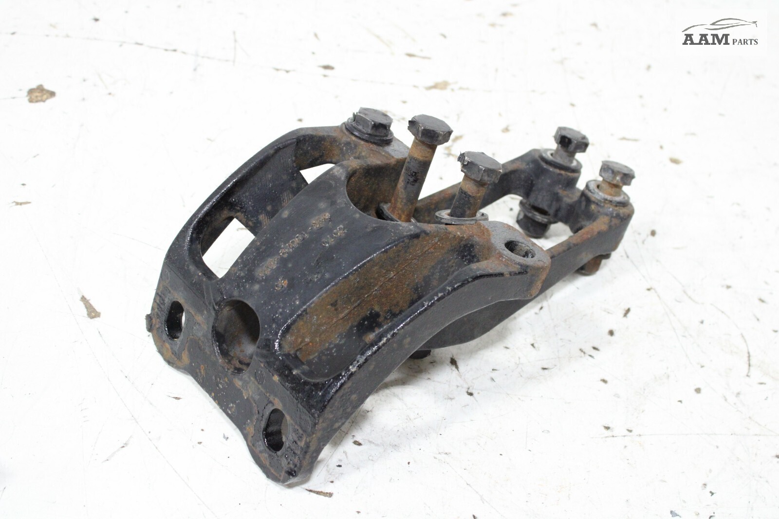 2018-24 FREIGHTLINER CASCADIA FRONT LEFT CAB MOUNT BRACKET R18-67961-000 OEM