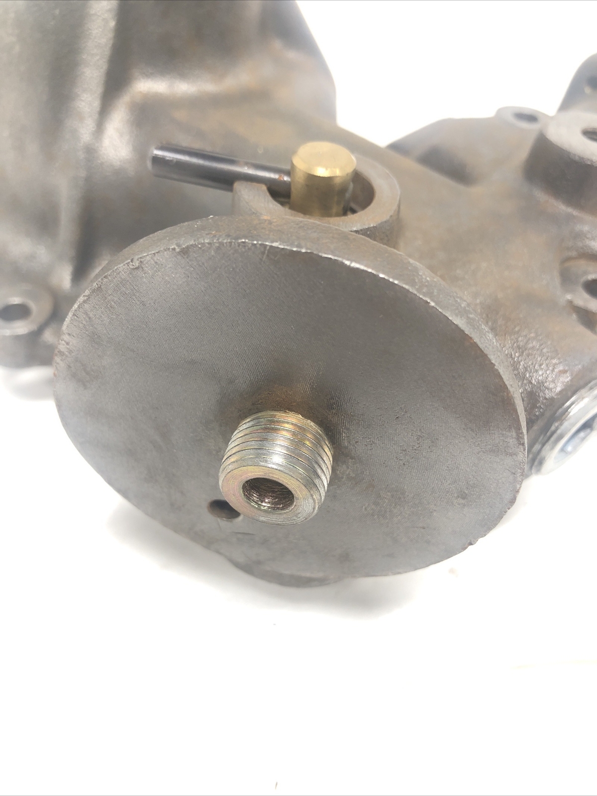 International 1889249C91 Water Pump Kit