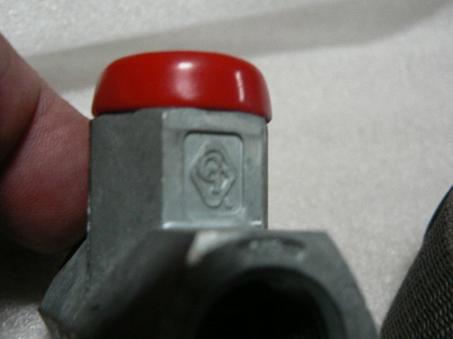 International Navistar 3594593C1 – Air Brake Pressure Valve 90 deg 1/2 3/8 NPT