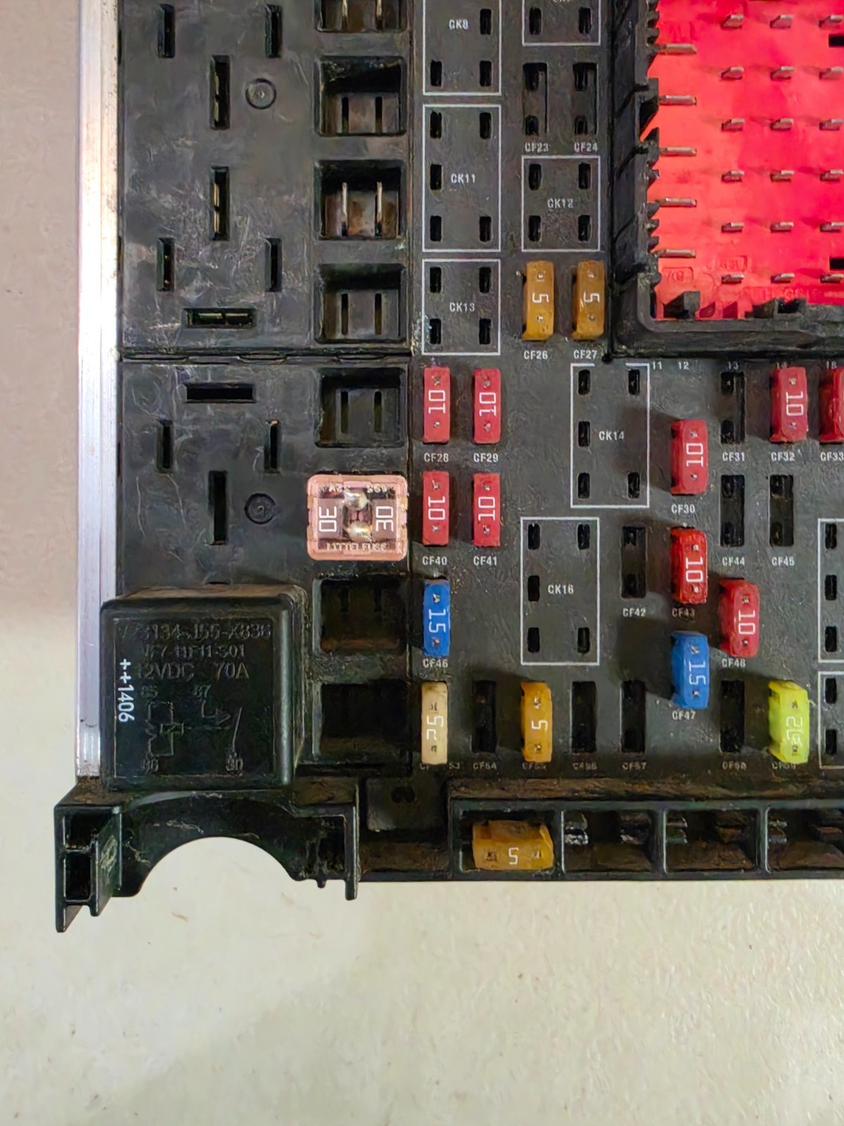 Kenworth T680 PACCAR Fuse Box P27-1147-0200 S53-1293-11E Cab PDC OEM