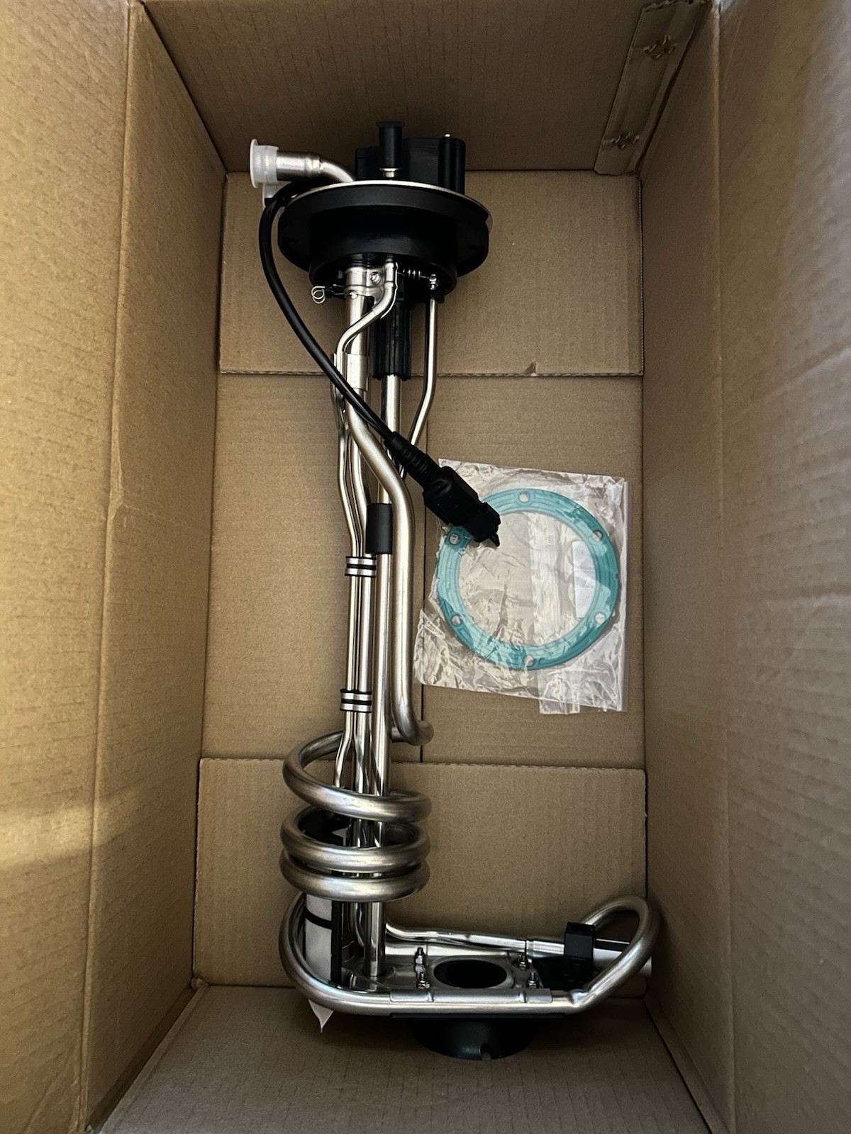 NAVISTAR INTERNATIONAL 4353004C92 QLS SENSOR 15 Gal-NEW IN BOX