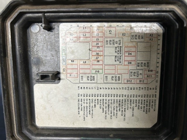 2017 KENWORTH T680 PACCAR P27-1147-0200 FUSE BOX