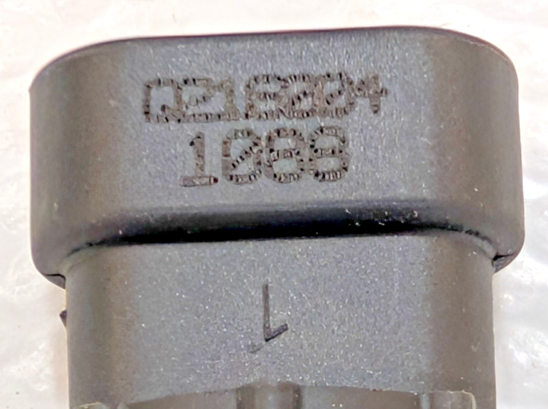 Q21-6004 OEM Paccar Speed Sensor Tachometer Sensor 4 Pin KW PETERBILT