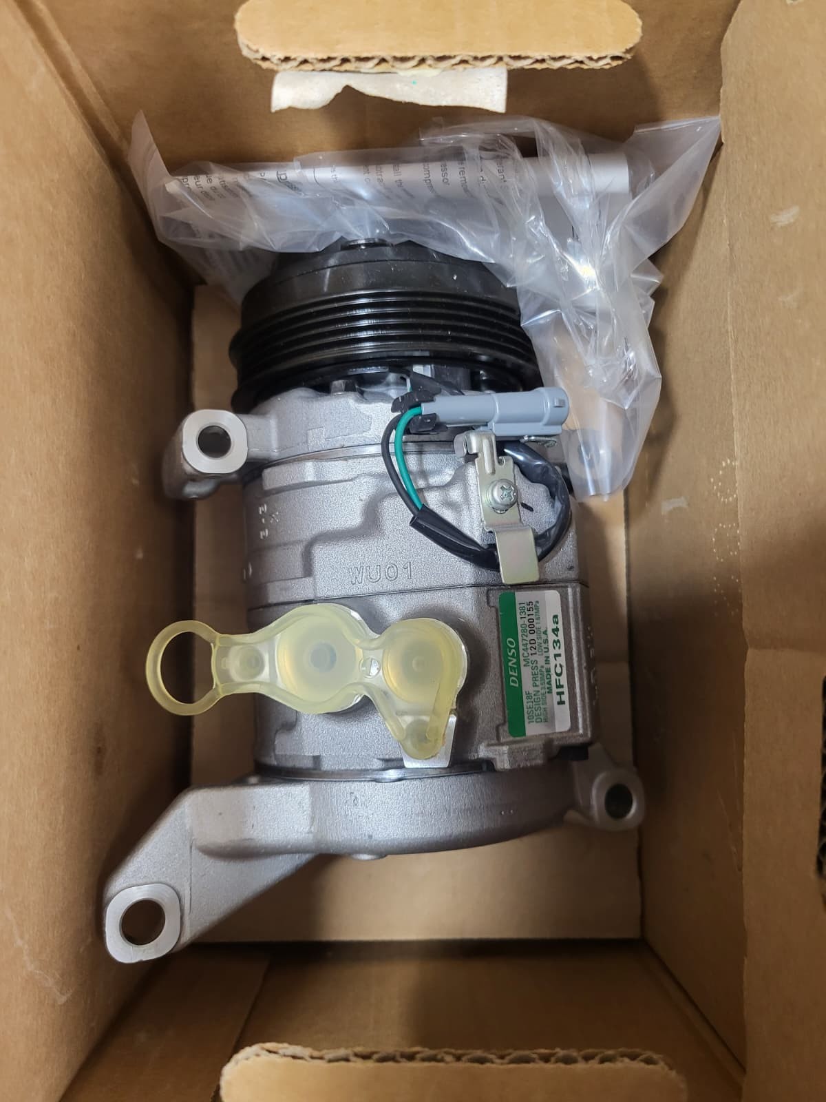 NEW Genuine GM 84208259 A/C Compressor ACDelco 15-22181