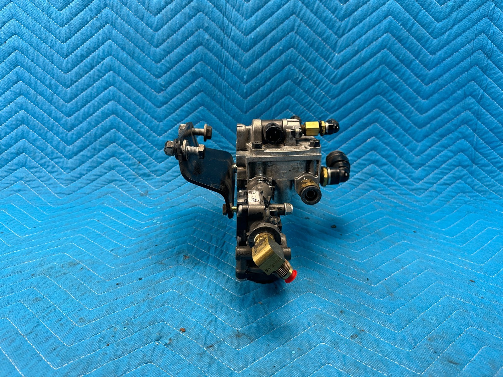 Kenworth T680 Paccar Bendix ABS Brake Traction Valve w/Bracket & Tubes 2023 OEM