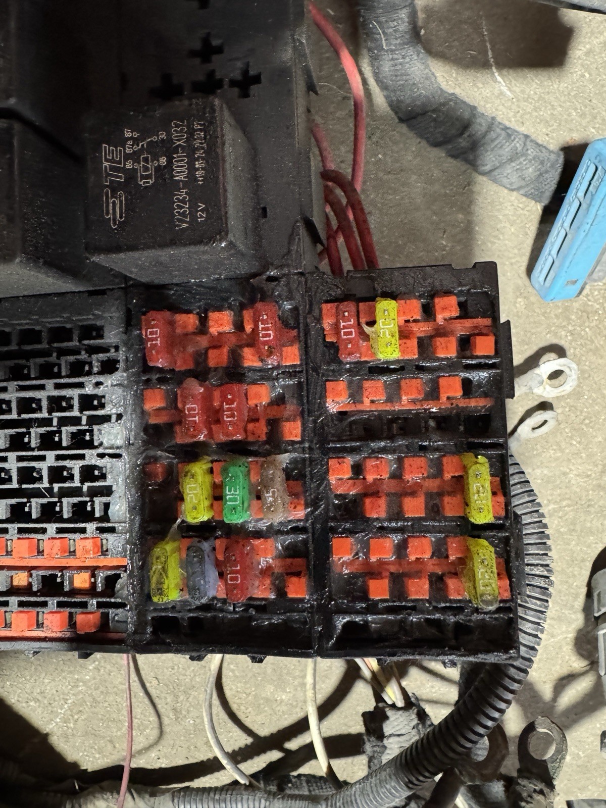 International DT466E Allison 2000 Series Engine Fuse Box / W Harness