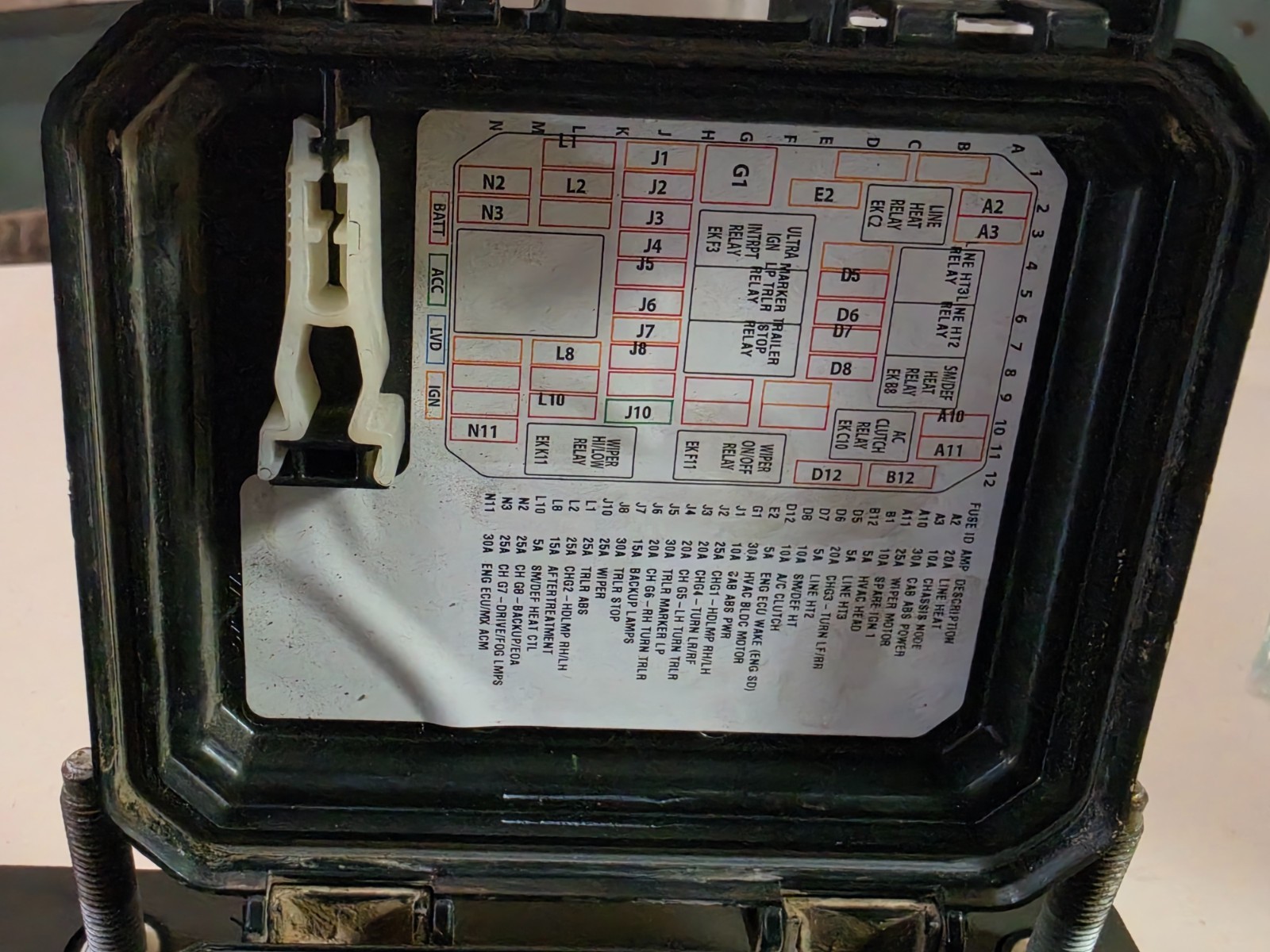 Kenworth T680 PACCAR Fuse Box P27-1147-0200 S53-1293-11E Cab PDC OEM