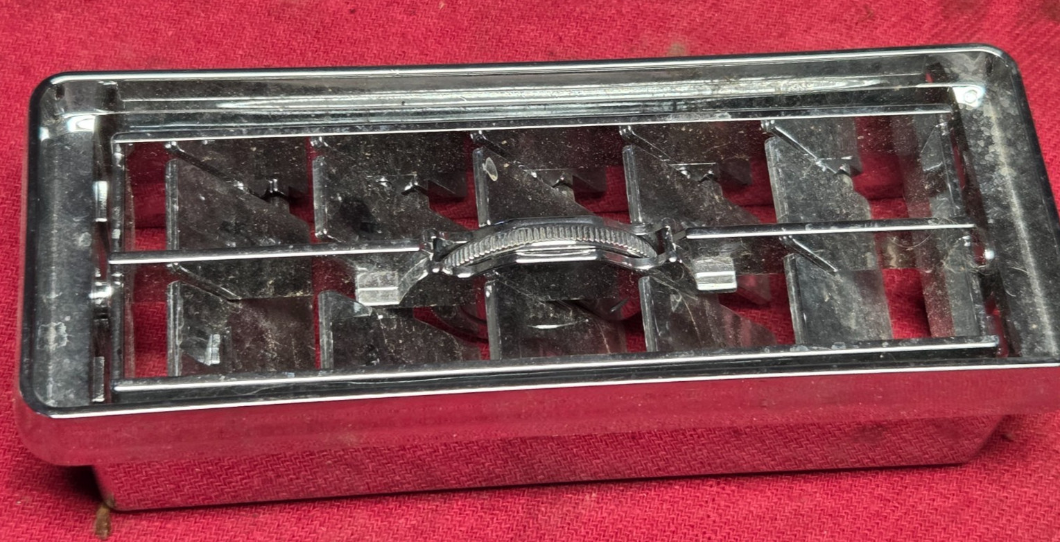 United Pacific 4.5 X 1.75, 41017 Dashboard Air Vent, A/C Vent, NEW OLD STOCK