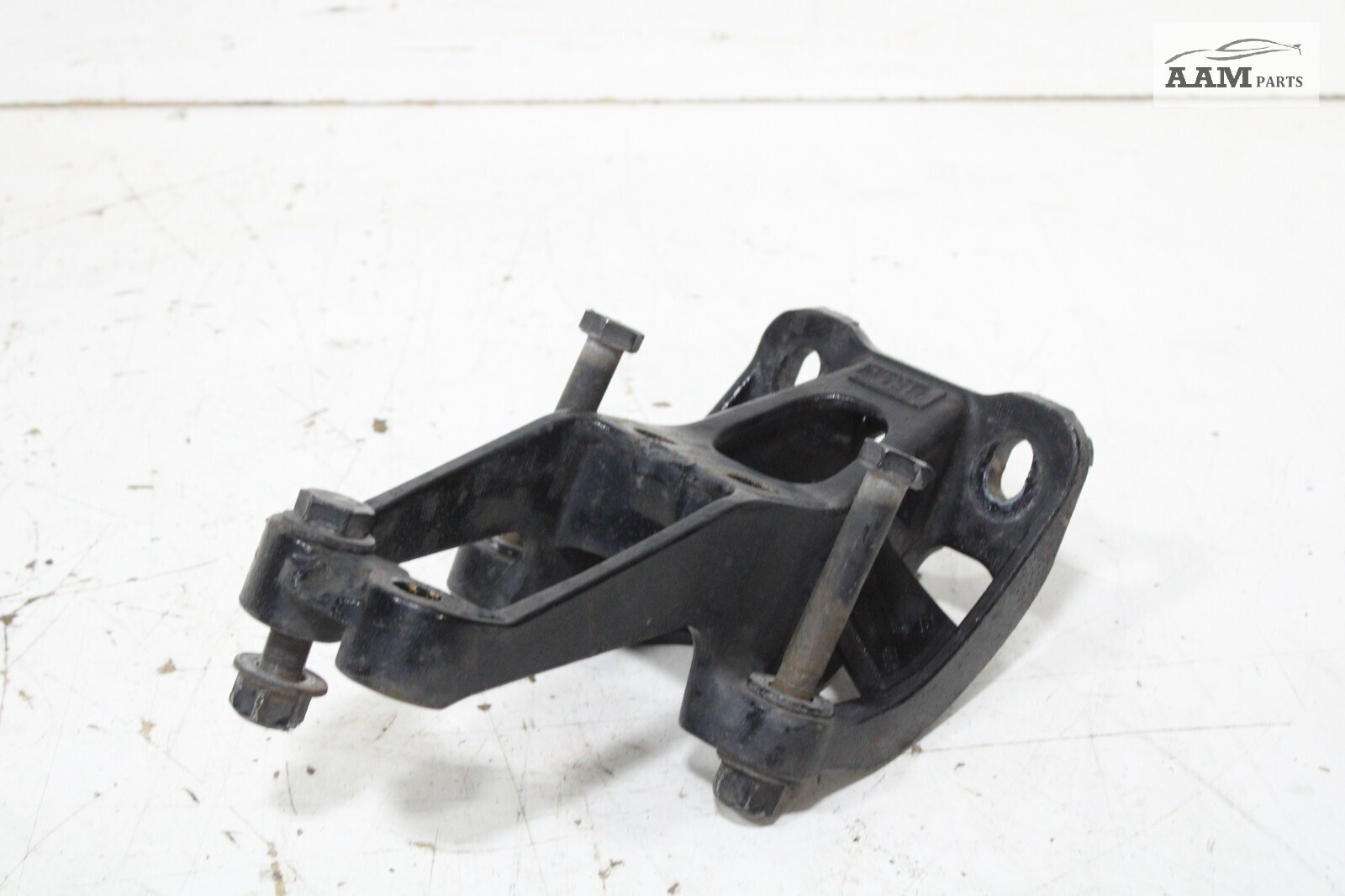 2018-2023 FREIGHTLINER CASCADIA FRONT RIGHT CAB MOUNT BRACKET R18-67961-000 OEM