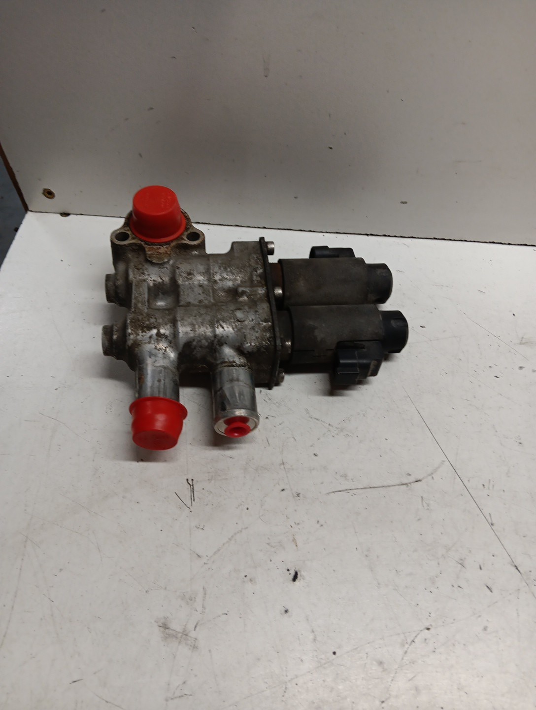 3018072C92 Genuine International Coolant Control Valve Item #3154