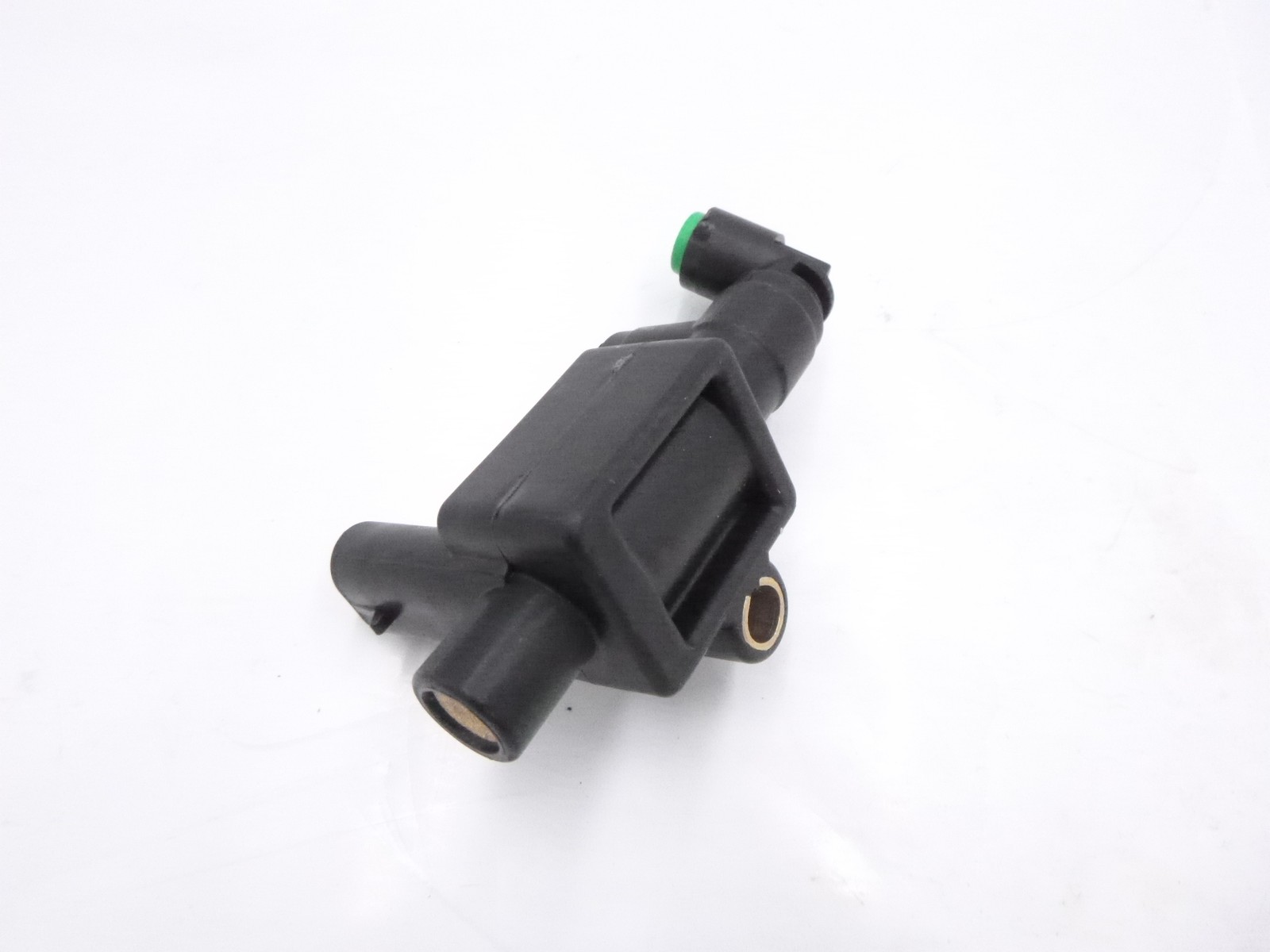 Single OEM Paccar G90-6047 3-Way Normally Closed Solenoid Valve