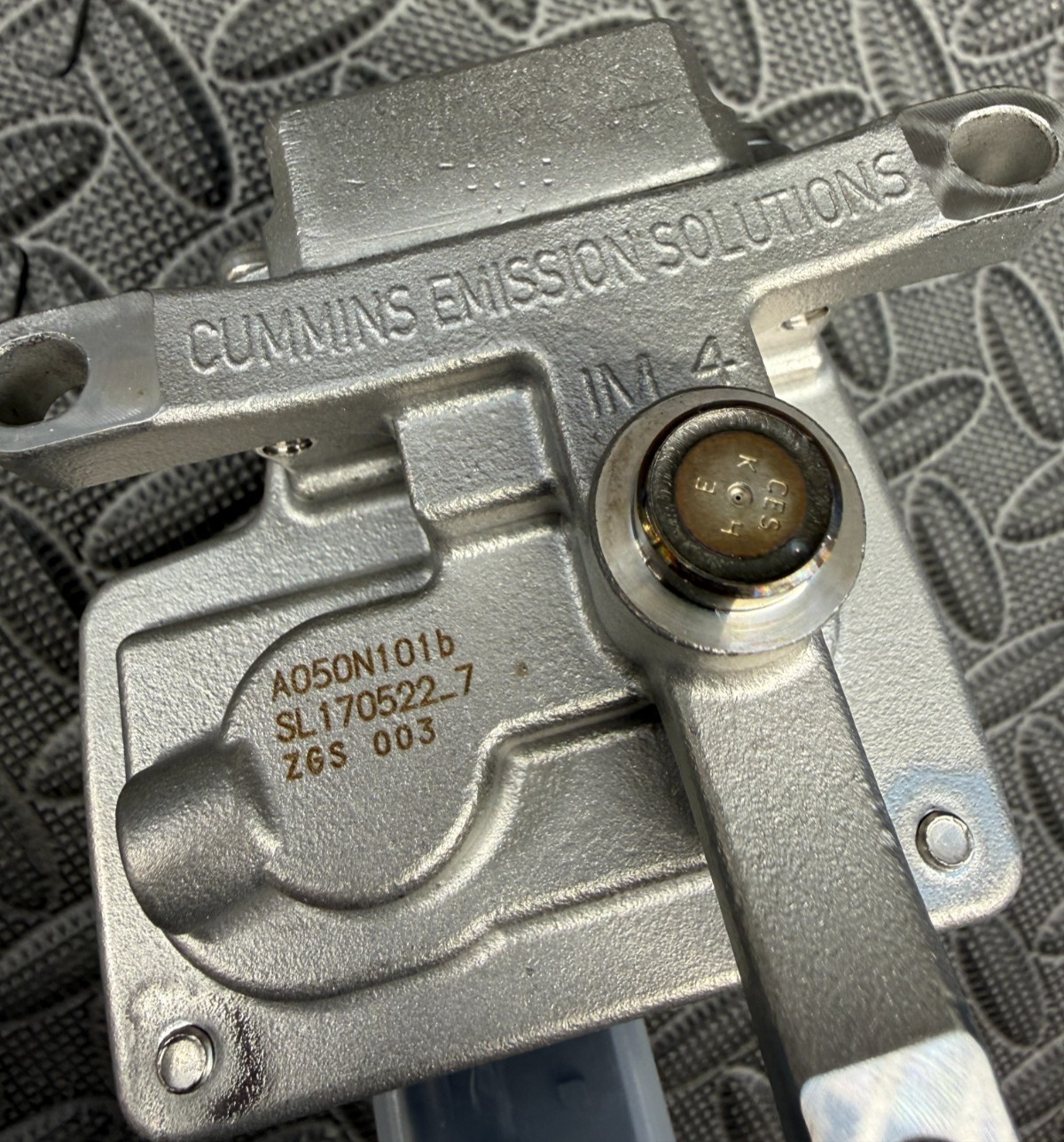 Genuine OEM Detroit Diesel EA0001407439 Mercedes-Benz DEF Metering Unit Kit