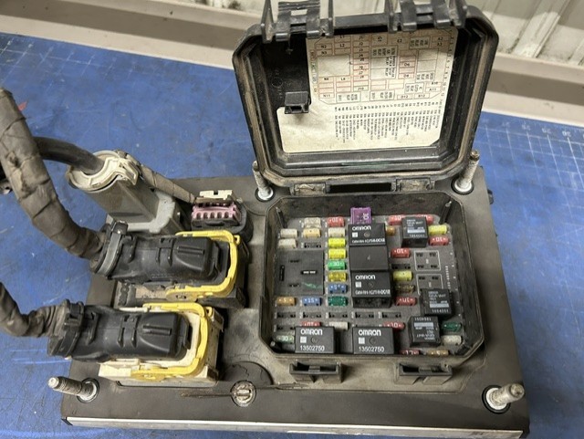 2017 KENWORTH T680 PACCAR P27-1147-0200 FUSE BOX