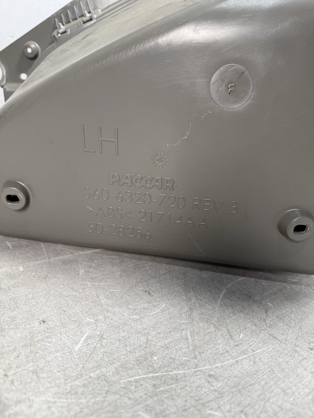 2020 PETERBILT 579 FRONT LEFT OVERHEAD STORAGE BOX GREY S25-6033-731 *2193*