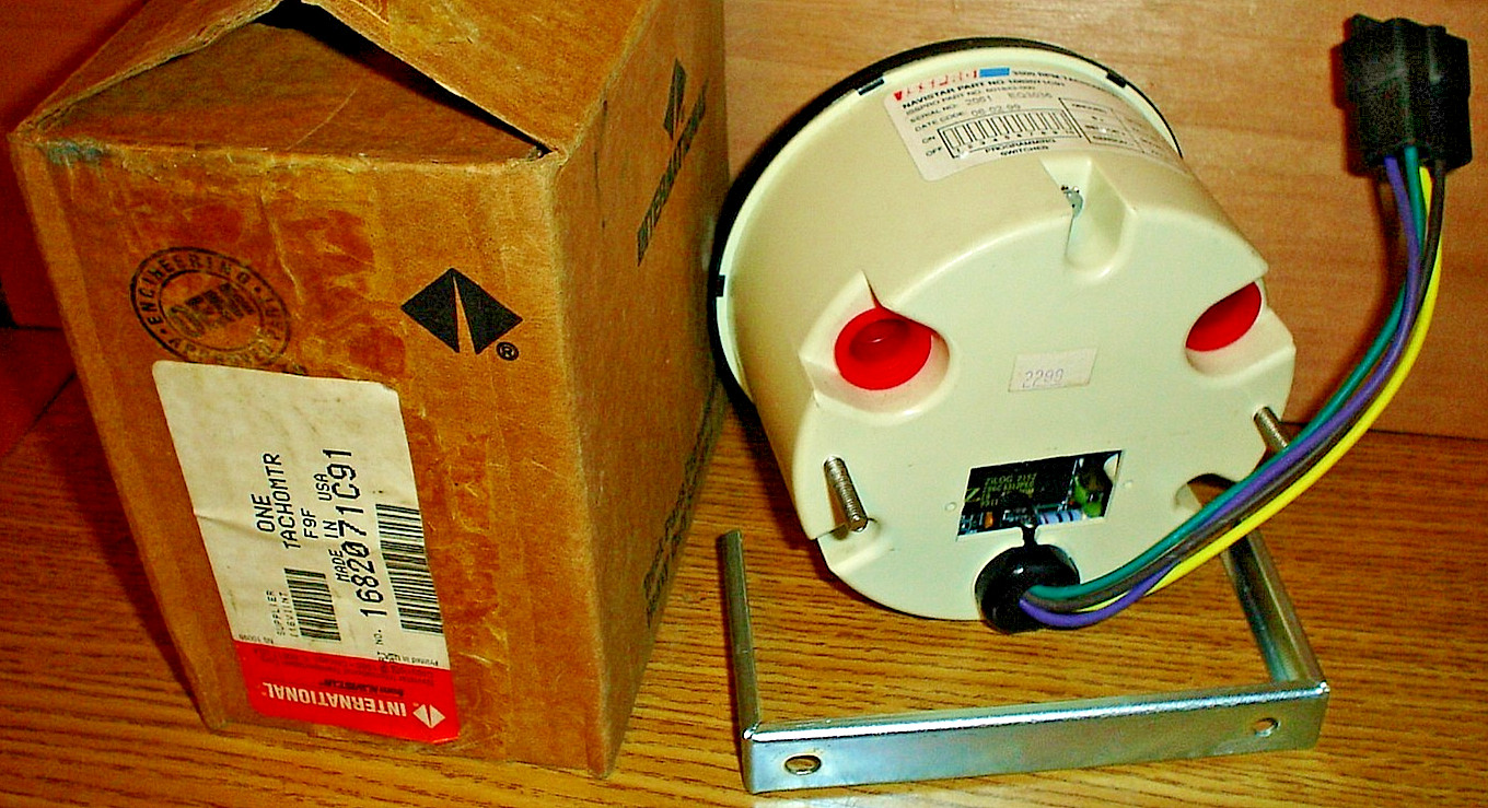 New Genuine International Tachometer Gauge Navistar P/N 1682071C91 NOS