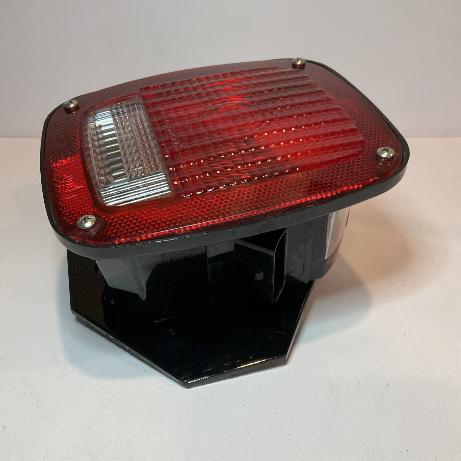 Grote 5371 Freightliner Rear Tail Brake Light Lamp w/ Bracket 680-544-00-38 D