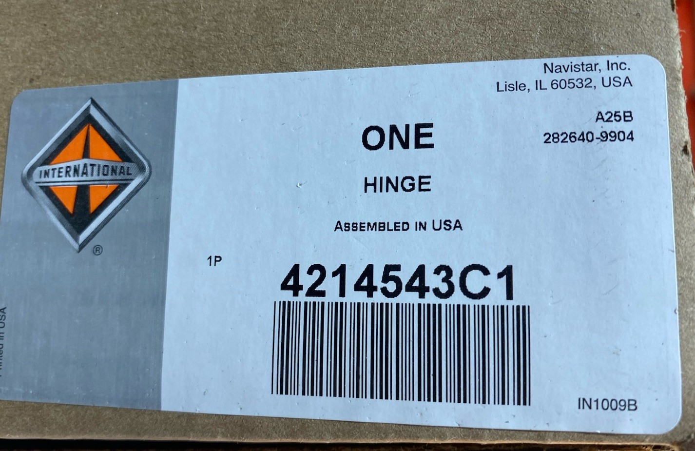 INTERNATIONAL NAVISTAR 4214543C1 OEM GENUINE PDC LUGGAGE SLEEPER DOOR HINGE USA