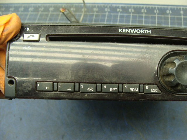2017 KENWORTH T680 PACCAR PP105266-5403211 AM FM RADIO CD PLAYER