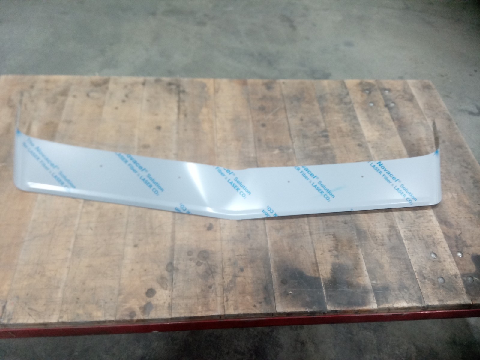 BLEMISHED: Stainless Steel Bug Deflector For Kenworth W900B