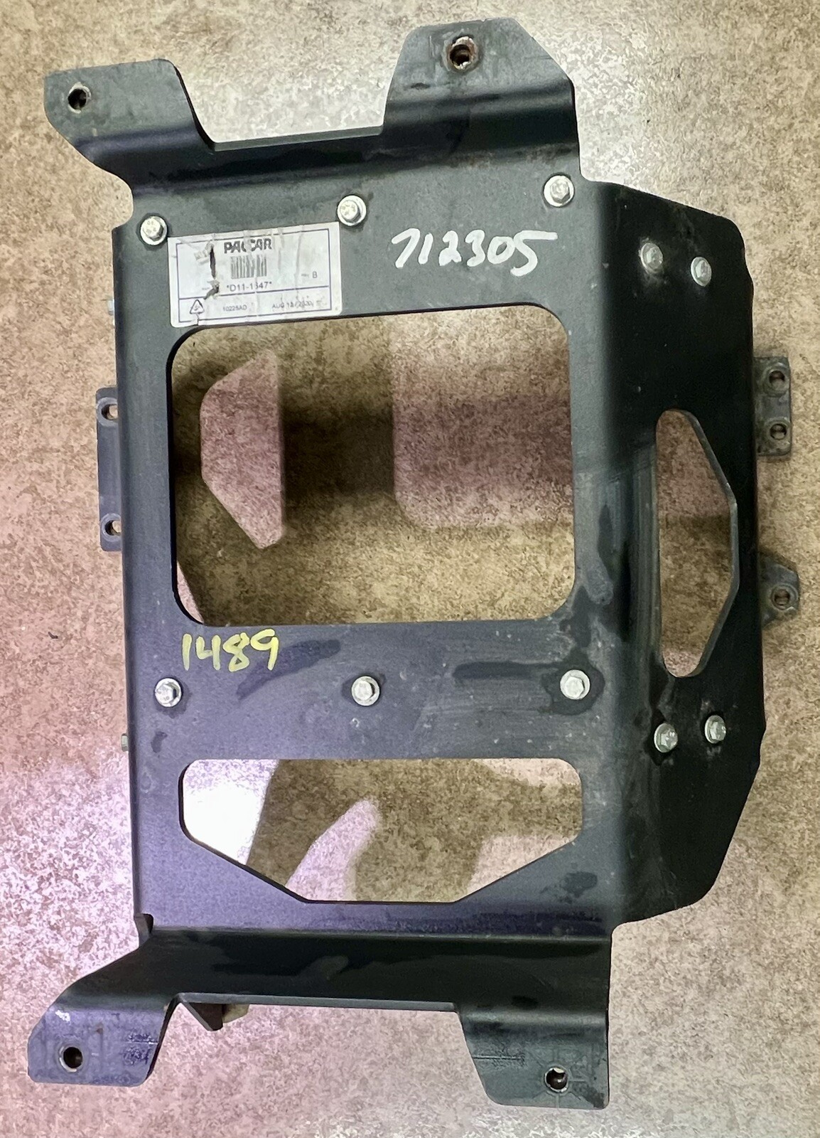 Paccar Peterbilt Air Cleaner Mount Bracket D11-1647 / 10225AD # 17008