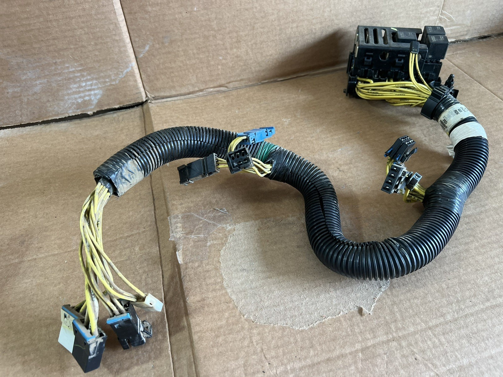Freightliner Fuse Box Circuit Protection Wiring Wire Harness P/N A06-24054-003