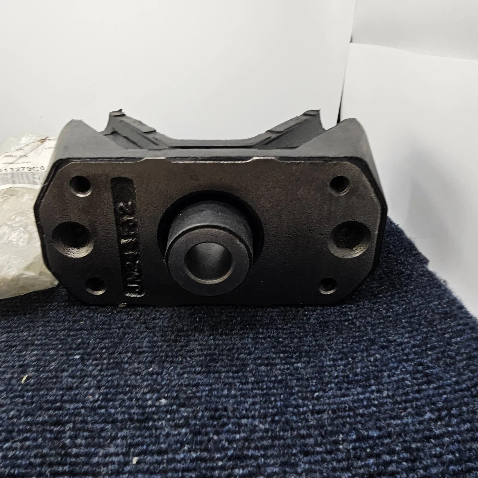 NAVISTAR PDC INSULATOR ENG REAR MTG ENG RR 3613279C5 3613279C4 3613279C3