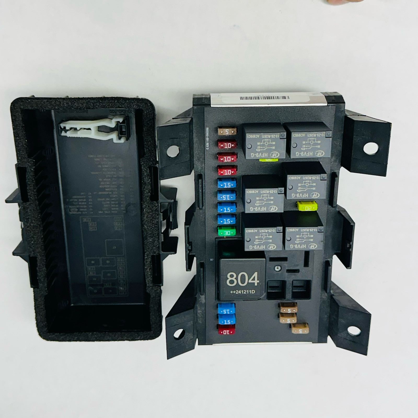 PACCAR PDC SLEEPER CAB FUSE BOX ASSY REV B / P27-1224-0120