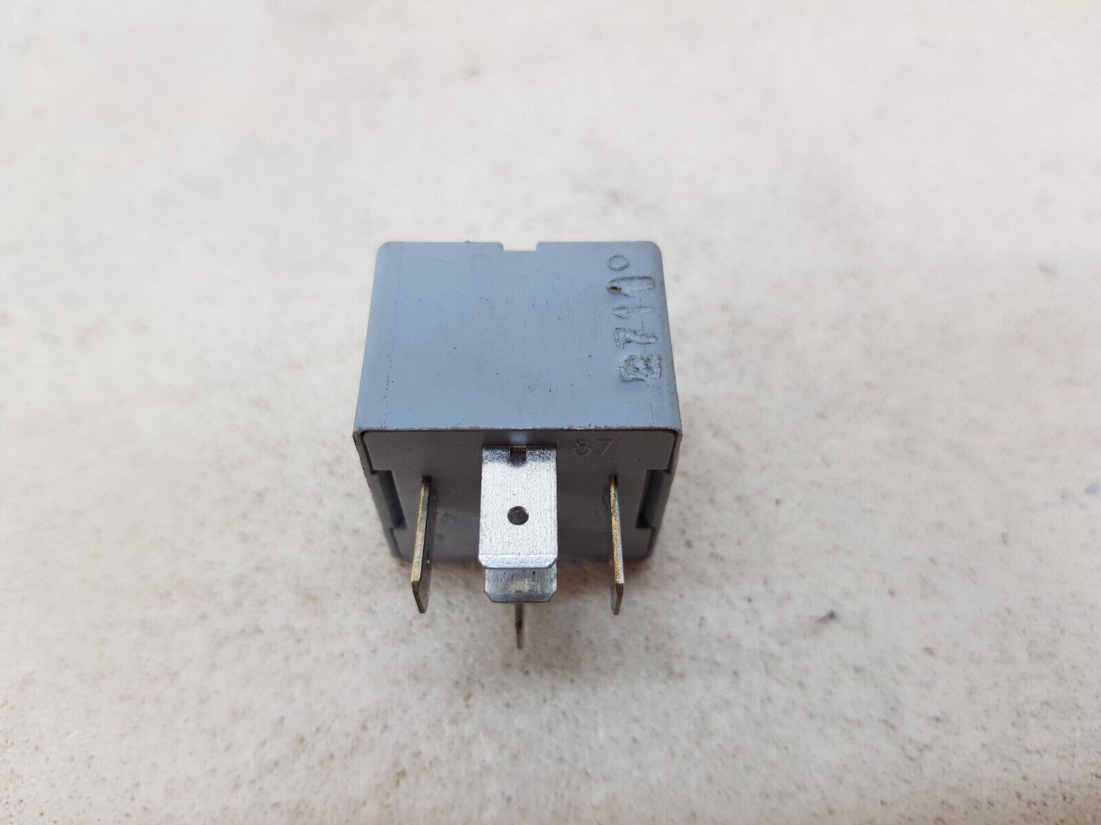IVECO EUROCARGO 180E25 02-15 GREY 5 PIN SQUARE RELAY 24V 10/20A 4718222 20441002