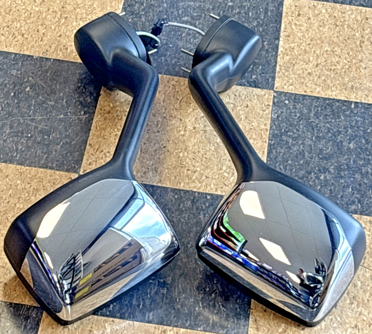 ~ NEW GENUINE PACCAR OEM PAIR OF RH & LH AERO HOOD MOUNTED HEATED CHROME MIRRORS