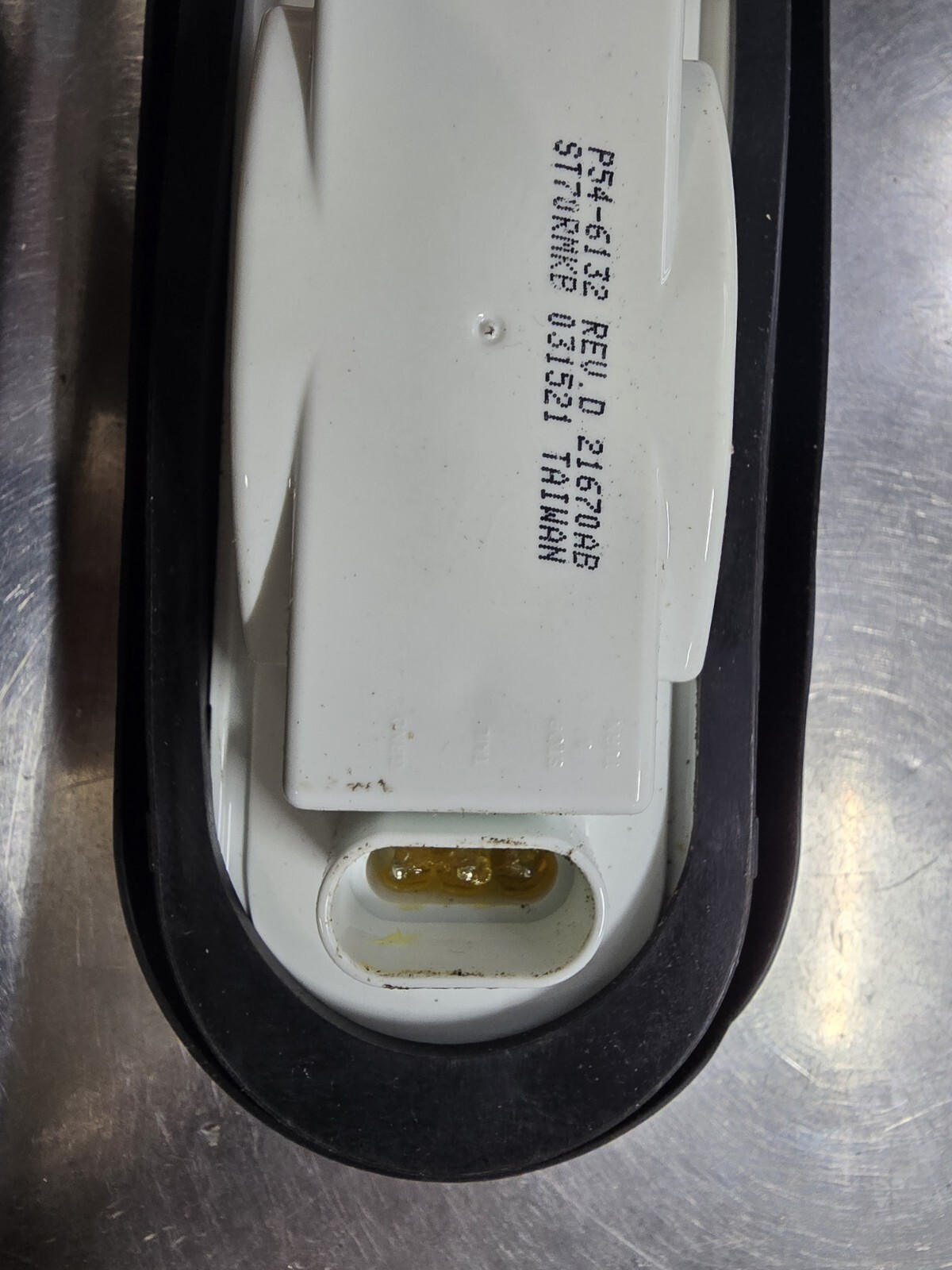 PACCAR P54-6132 Optronics 6″ Oval Incan Stop, Turn, Tail Red