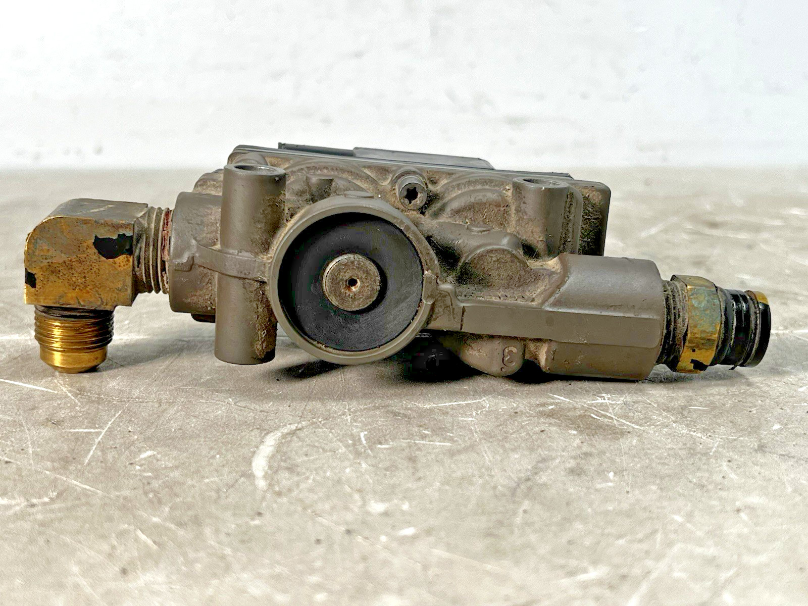 2021 Freightliner WABCO ABS Modulator Solenoid Valve (472-196-051-0) *2786*