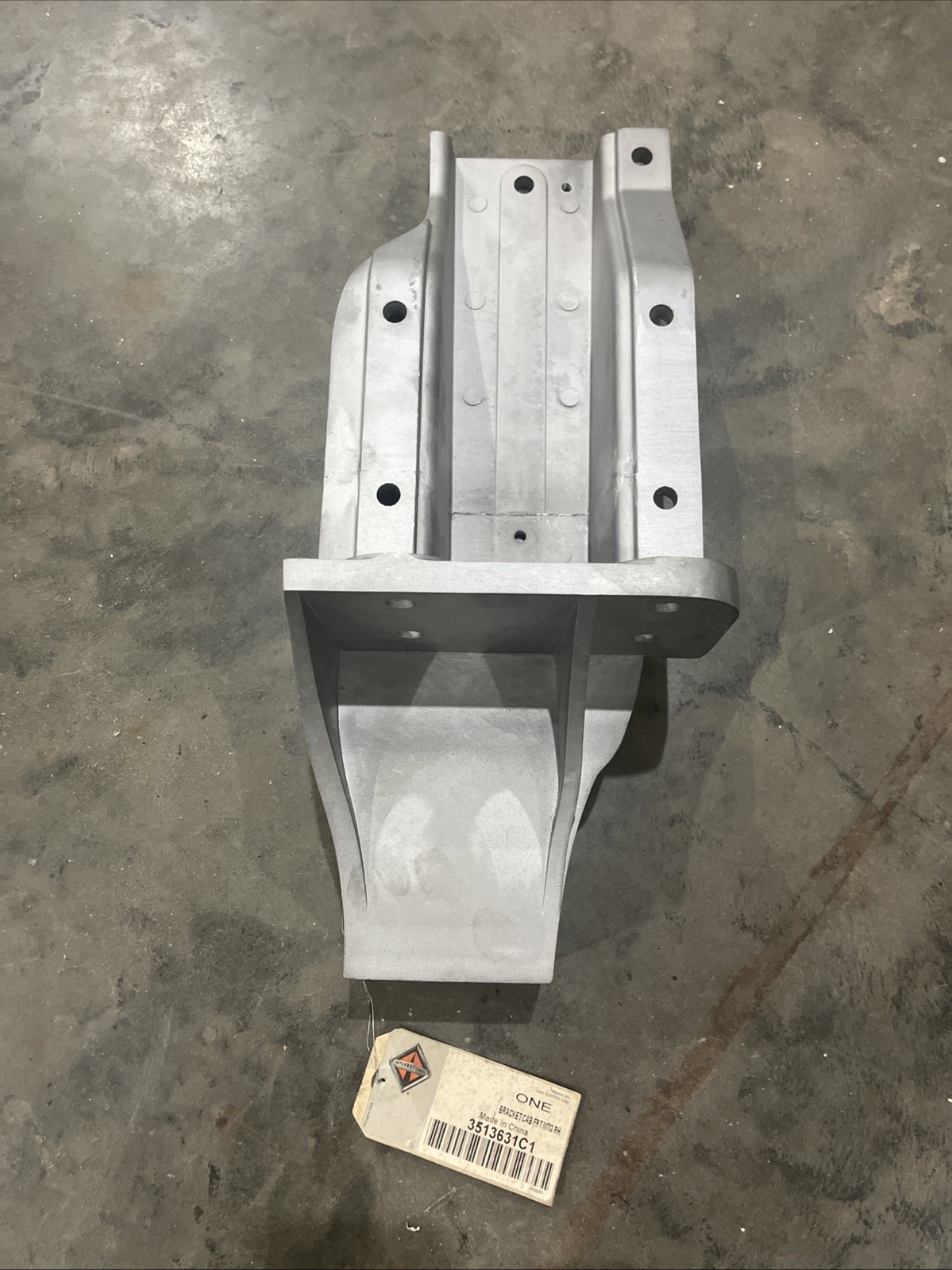 RH Cab Mounting Bracket 3513631C1