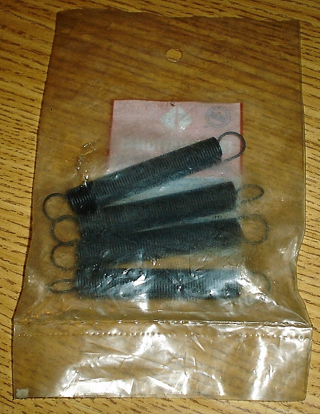 OEM International Accelerator Pedal Return Spring Navistar 580664C1 NOS 4pcs