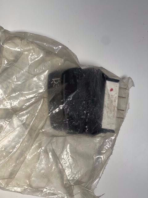NEW PACCAR OEM KENWORTH DOME LAMP ROCKER SWITCH P27-1040-10