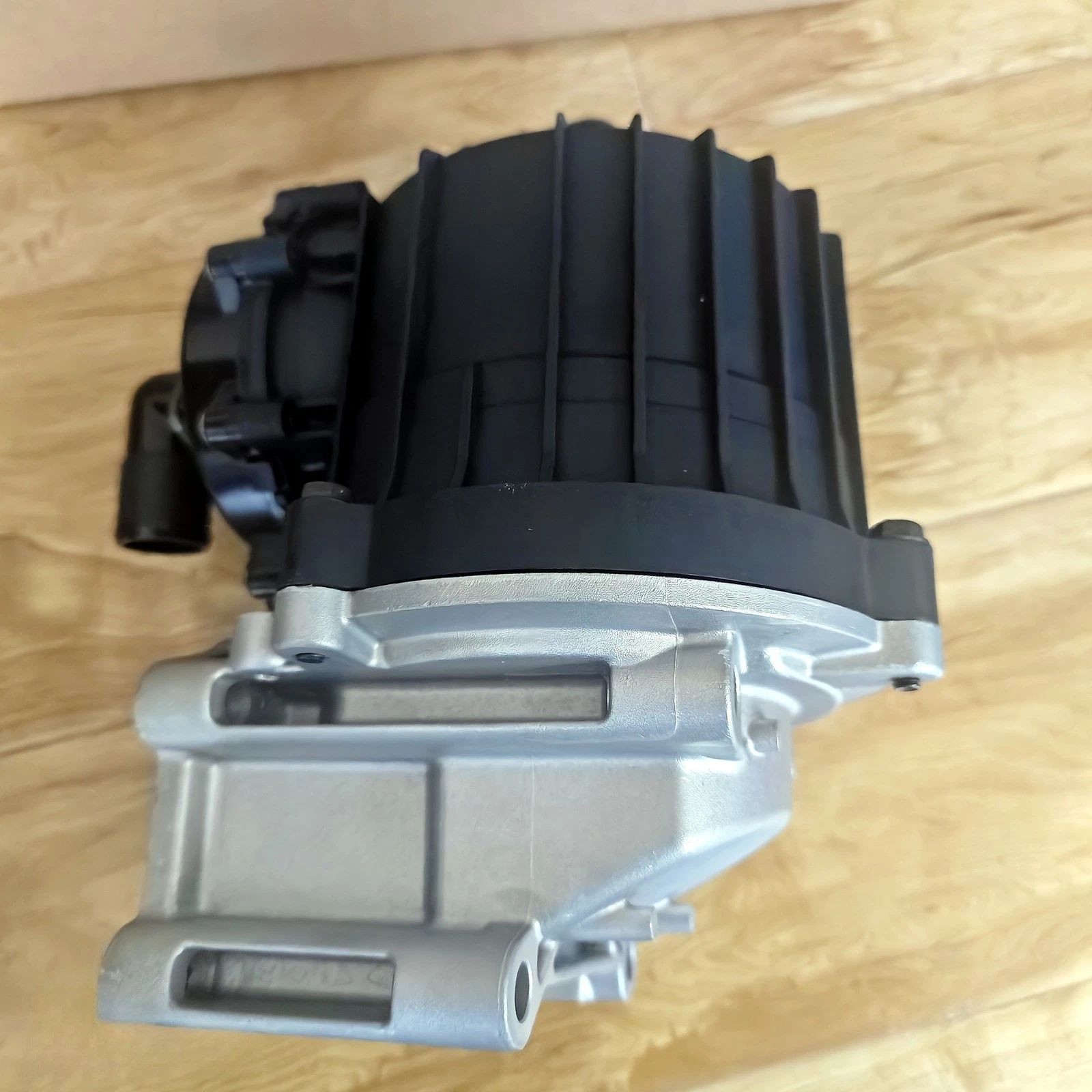 21122541 20499419 Oil Crankcase Ventilation Separator For Volvo D13 MP8 Truck