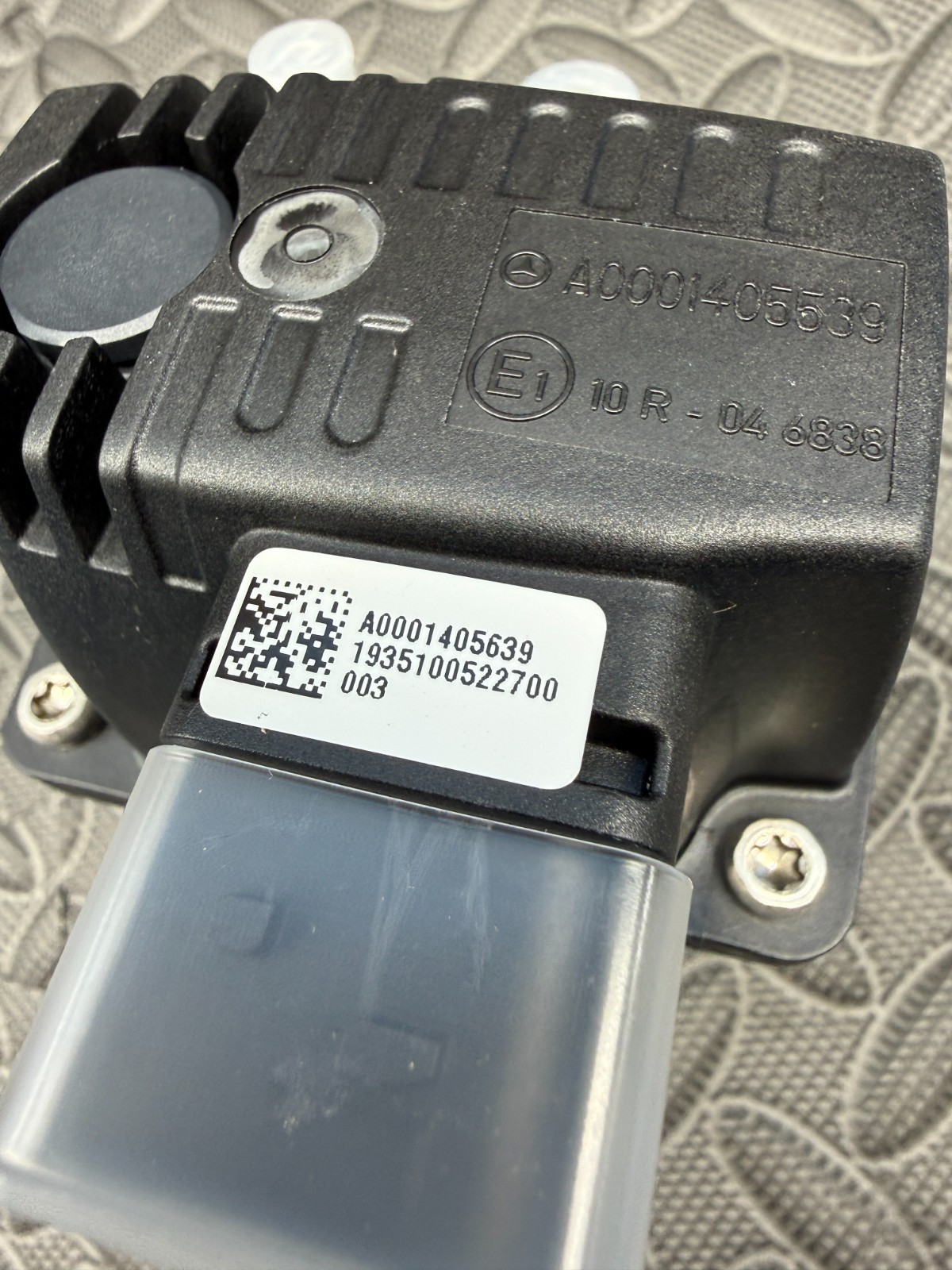 Genuine OEM Detroit Diesel EA0001407439 Mercedes-Benz DEF Metering Unit Kit
