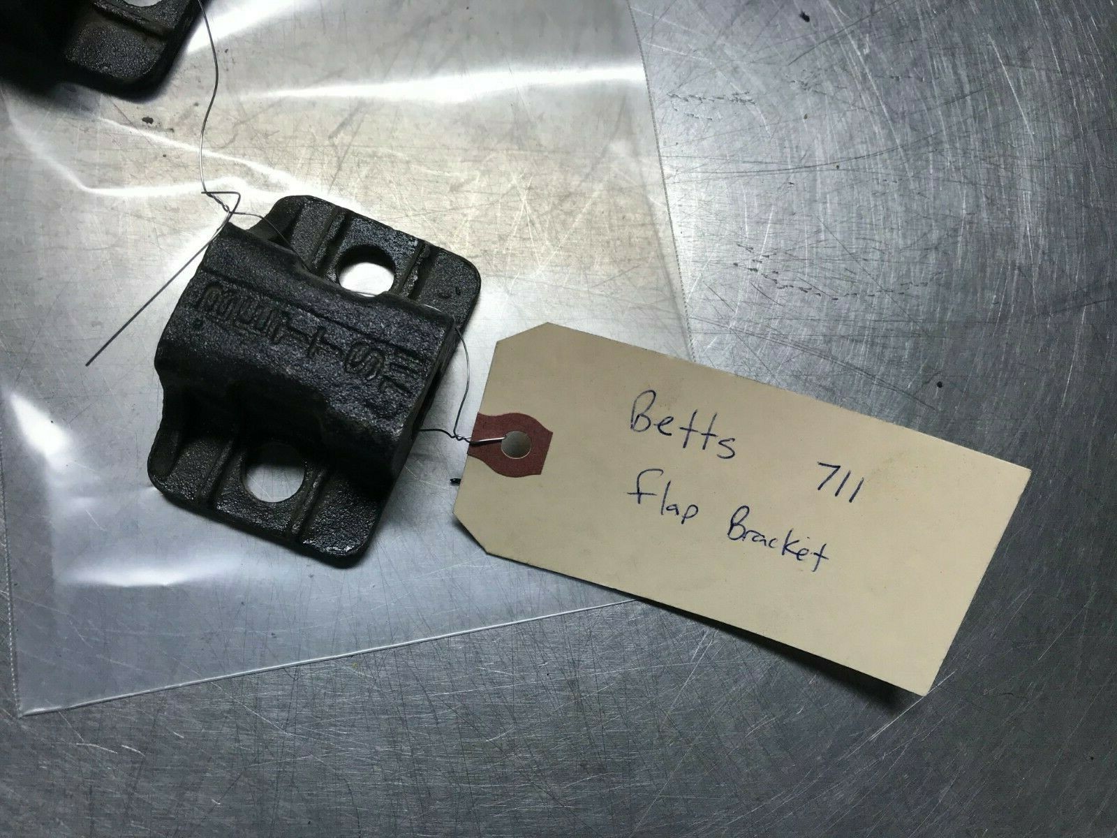 711 BETTS FLAP HANGER BTS-B711