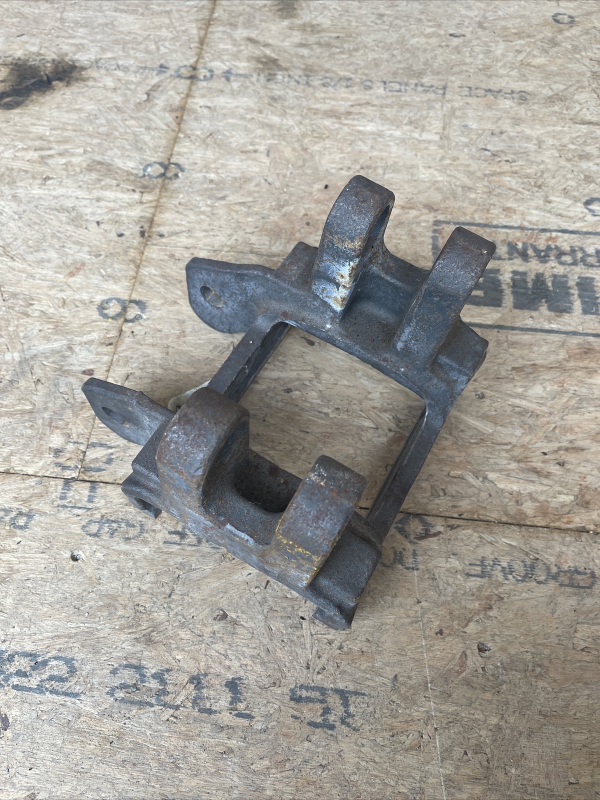 SAF-HOLLAND 90001552 – Axle Adapter – Machined, Lower