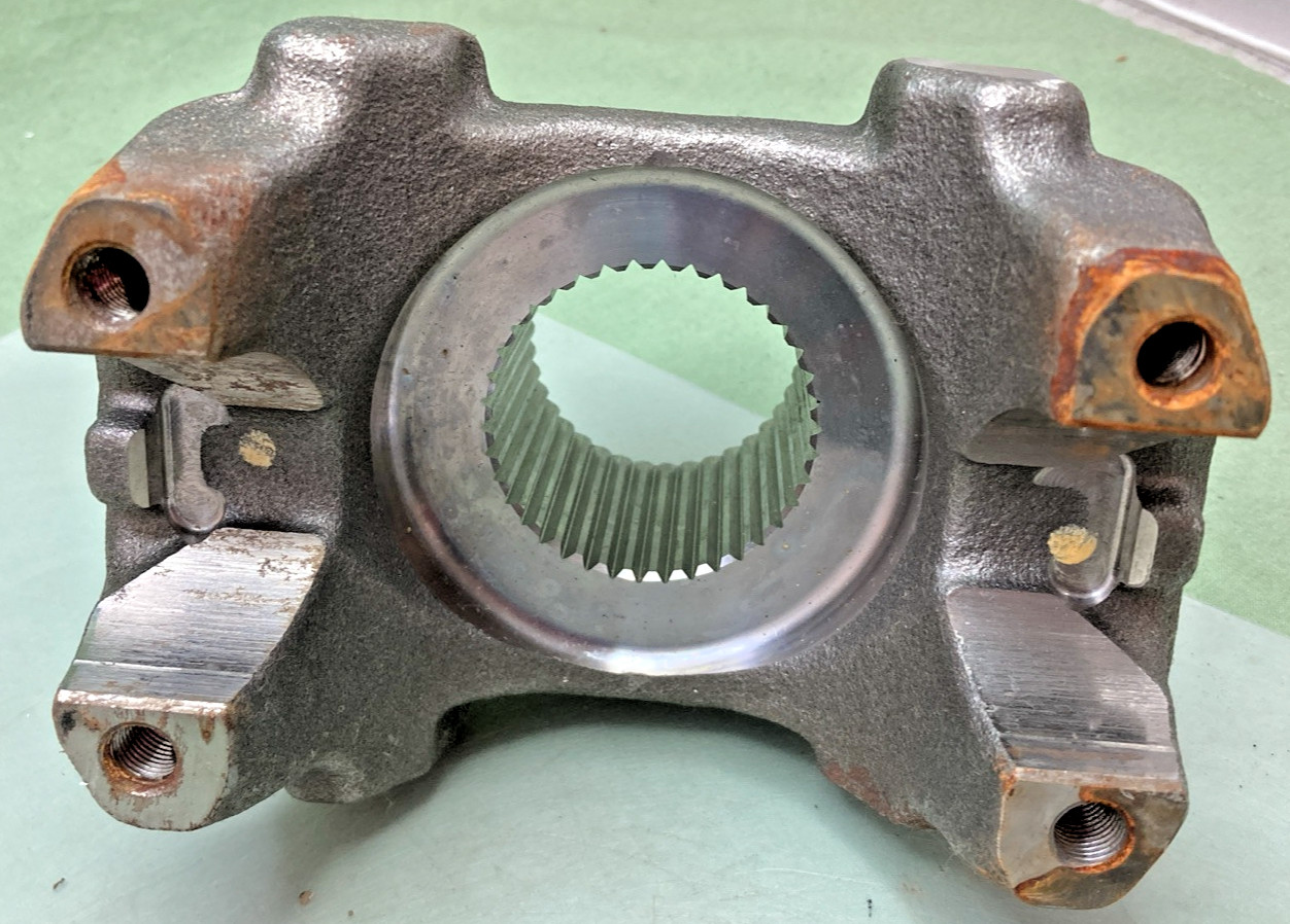 NEW REPLACES INTERNATIONAL 2607602C1 FLANGE END YOKE SPL90