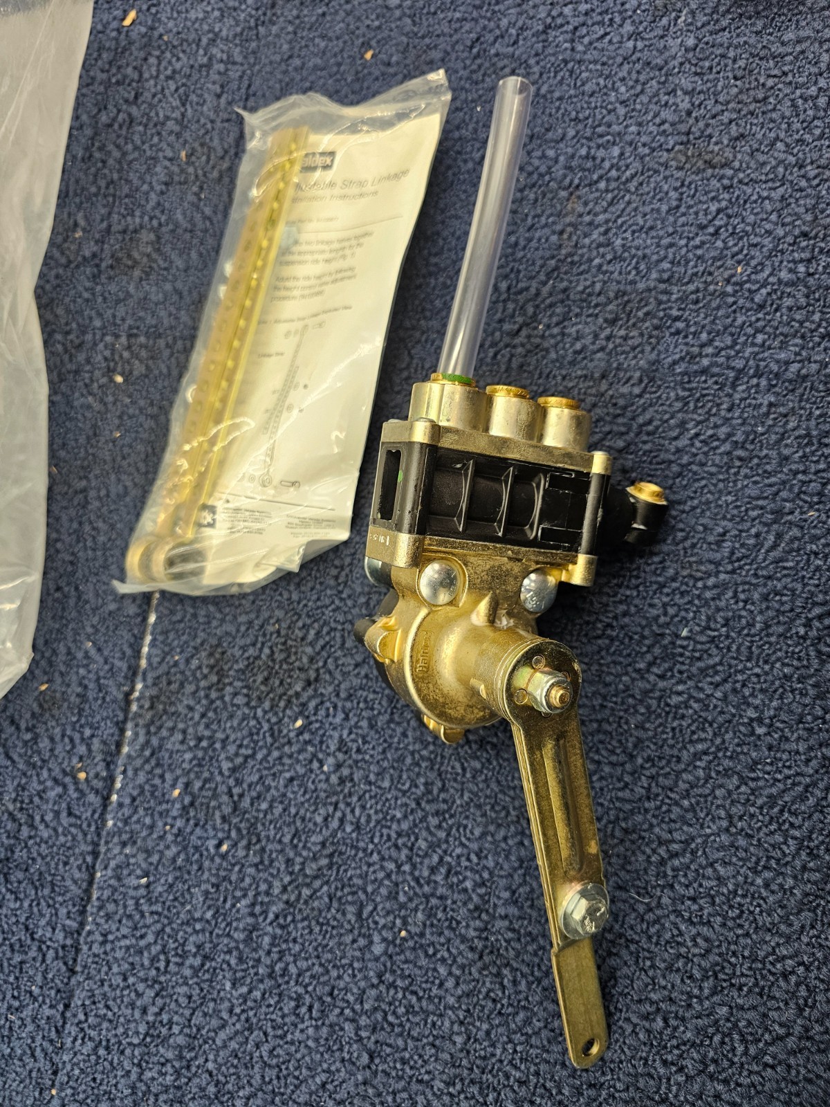 Haldex 90555434 PR Plus Height Control Valve W/Haldex 48100367 Strap Link