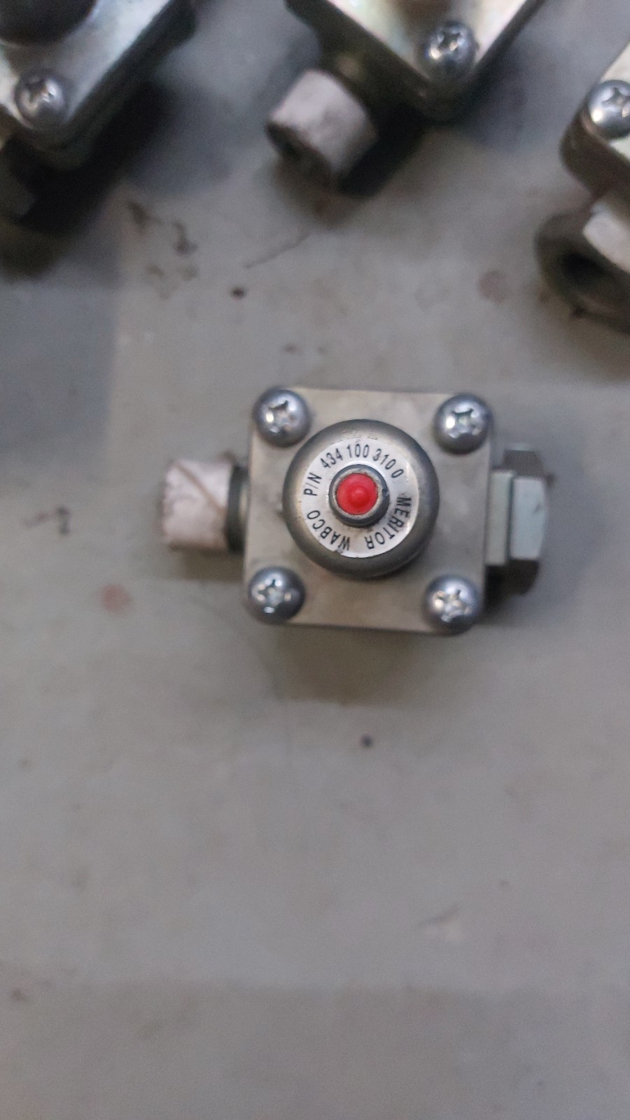 Meritor Wabco S434 100 310 0 Pressure Control Check Valve – OEM