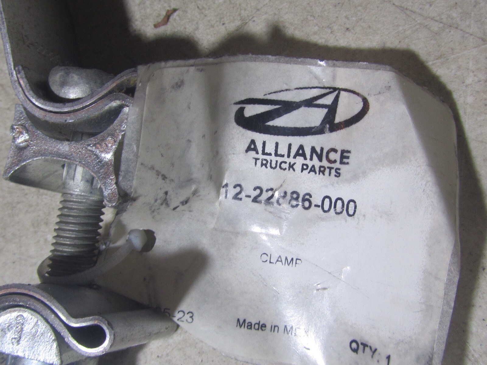 NEW GENUINE OEM Freightliner / Alliance Truck Air Tank Clamp 12-22886-000