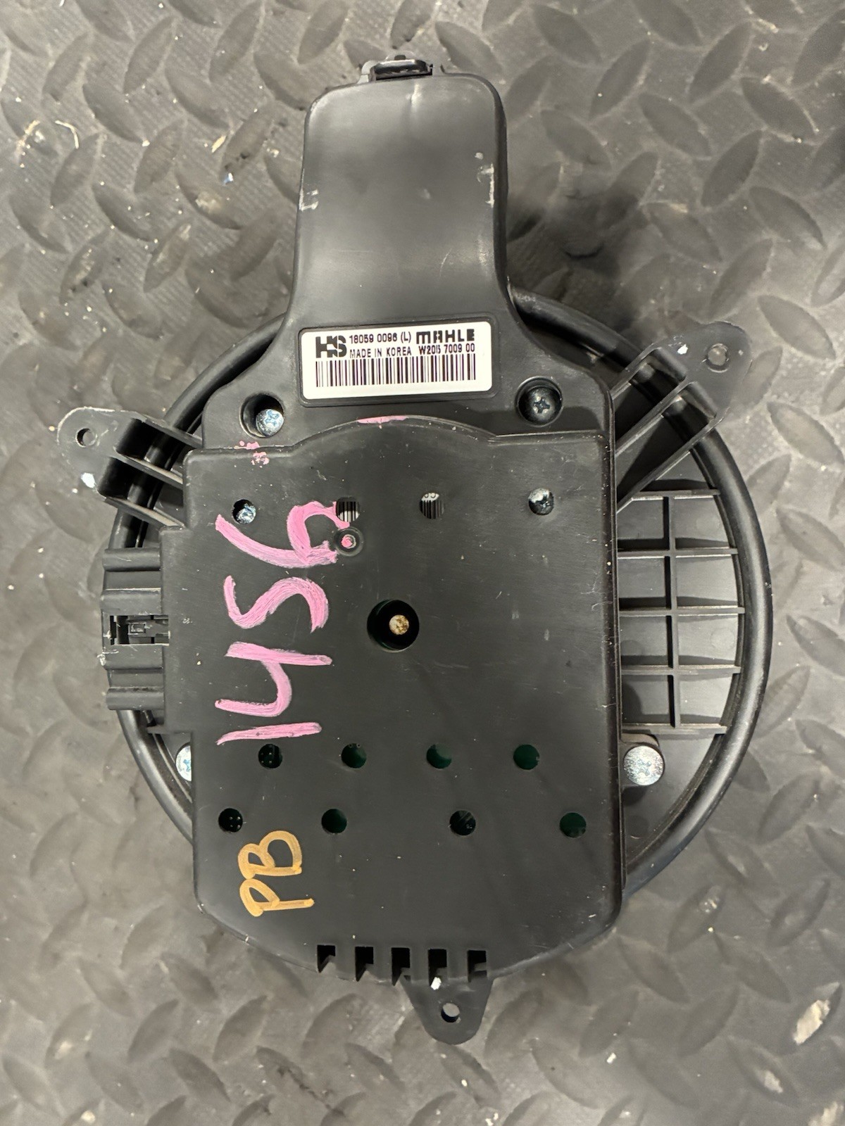 MAHLE (From Peterbilt 567) HVAC Blower Motor P/N: W205 7009 00 (TAG# 16944)
