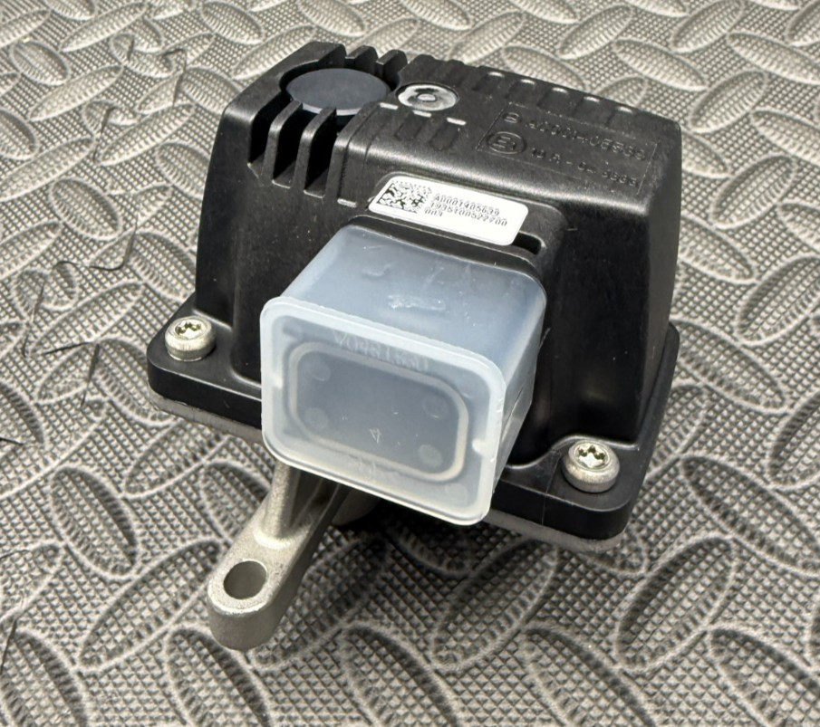 Genuine OEM Detroit Diesel EA0001407439 Mercedes-Benz DEF Metering Unit Kit