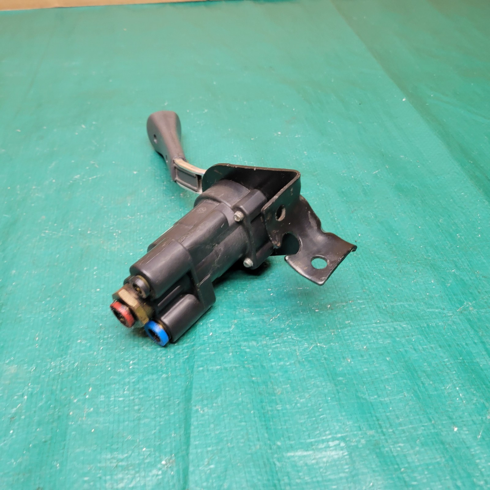Meritor Wabco Hand Control Valve OEM 9617990070 N30103FC
