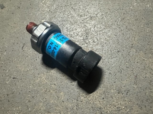 OEM Brane New Freightliner 12-31614-000 Press Switch,No 80+8 