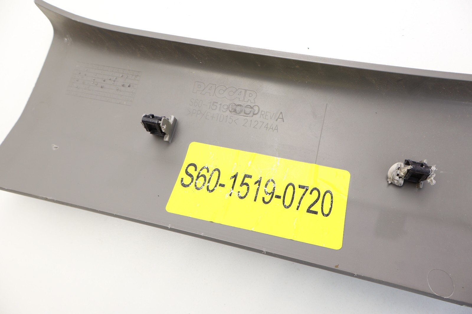 2022 PETERBILT 579 PACCAR FRONT LEFT DRIVERS A PILLAR COVER PANEL S60-1519 GREY