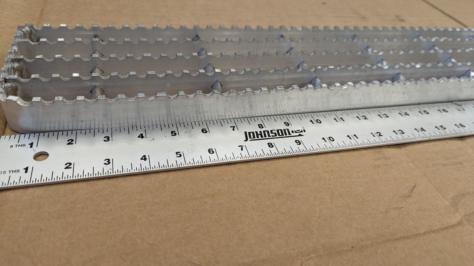 4000845C1 International Self-Cleaning Aluminum Super Sure Grip Step HX Truck